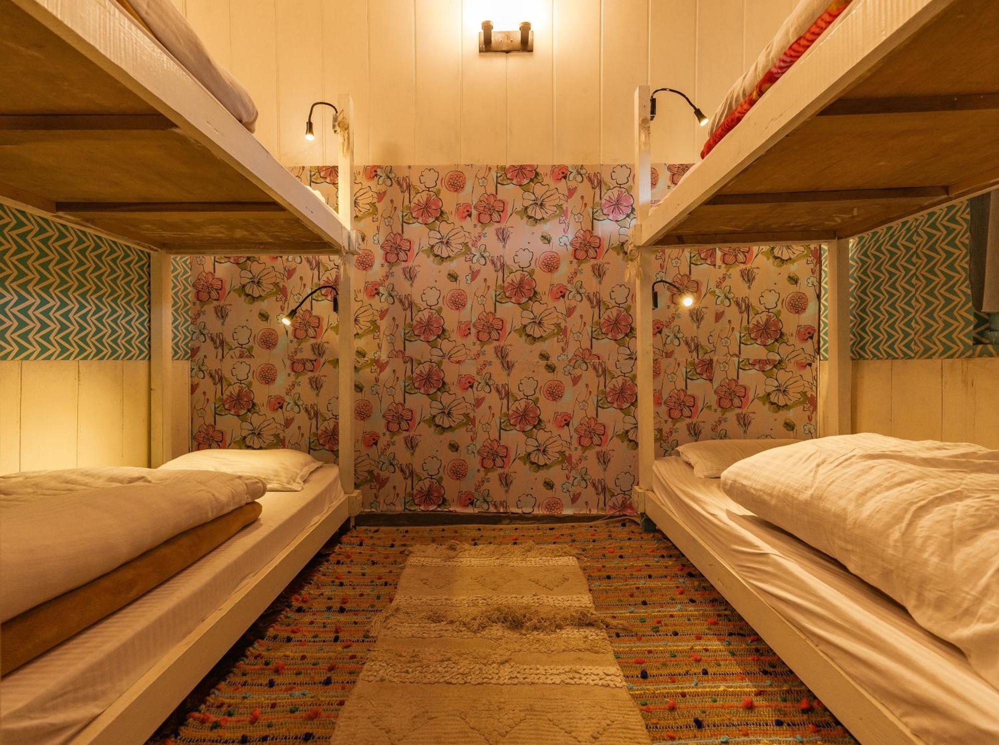 Firgun Chapter Shoja Hostel ภายนอก รูปภาพ