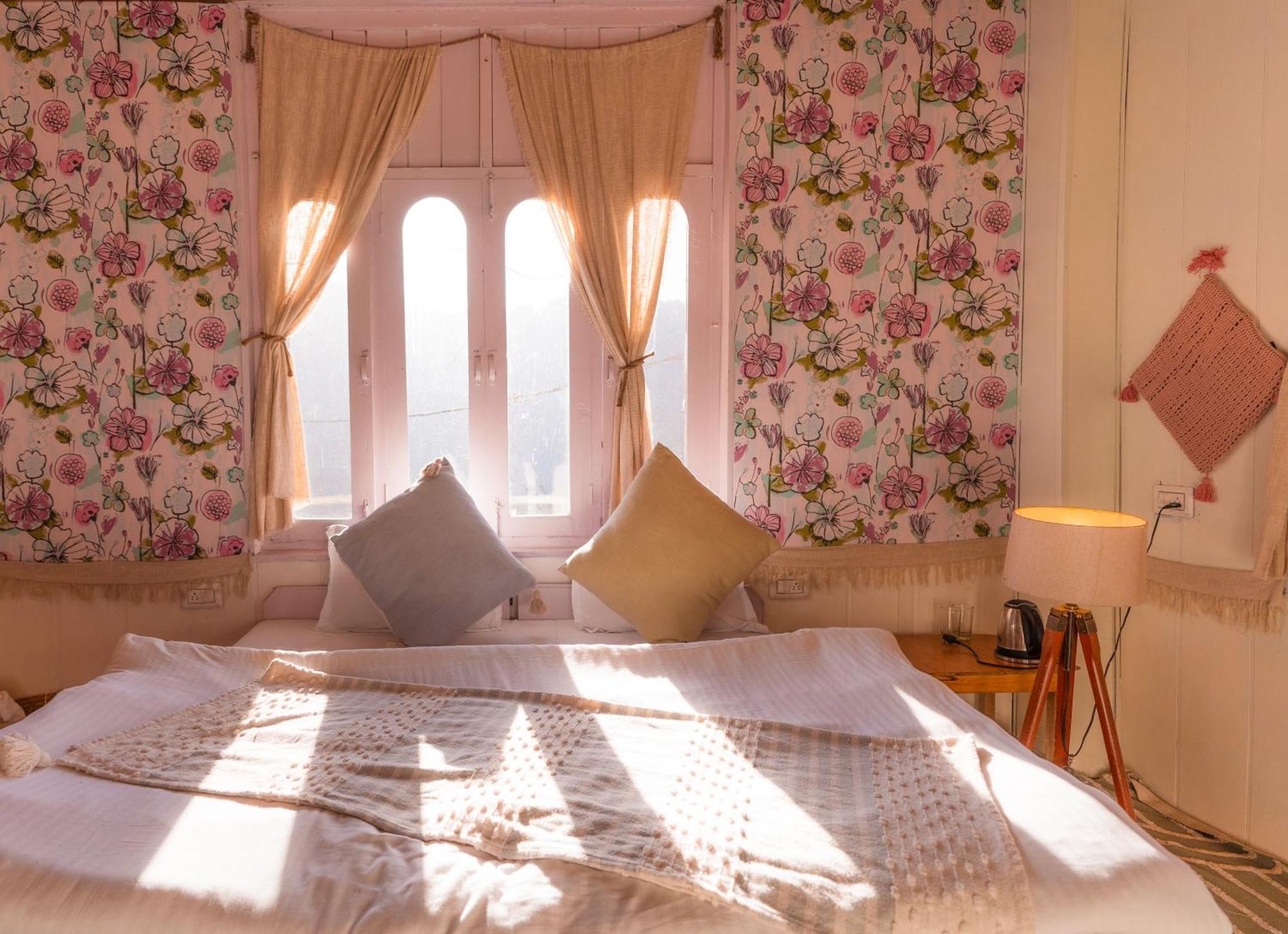 Firgun Chapter Shoja Hostel ภายนอก รูปภาพ