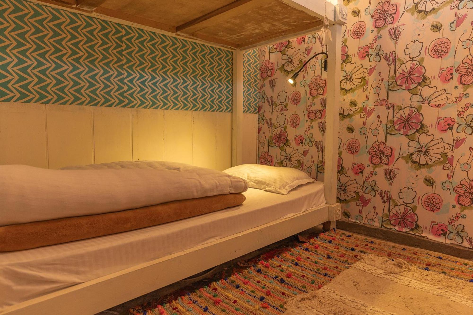 Firgun Chapter Shoja Hostel ภายนอก รูปภาพ