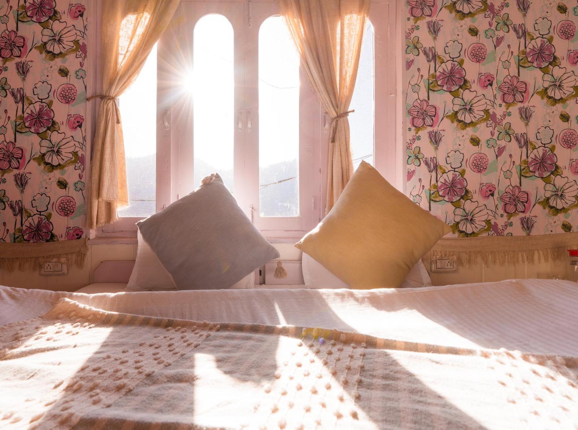 Firgun Chapter Shoja Hostel ภายนอก รูปภาพ