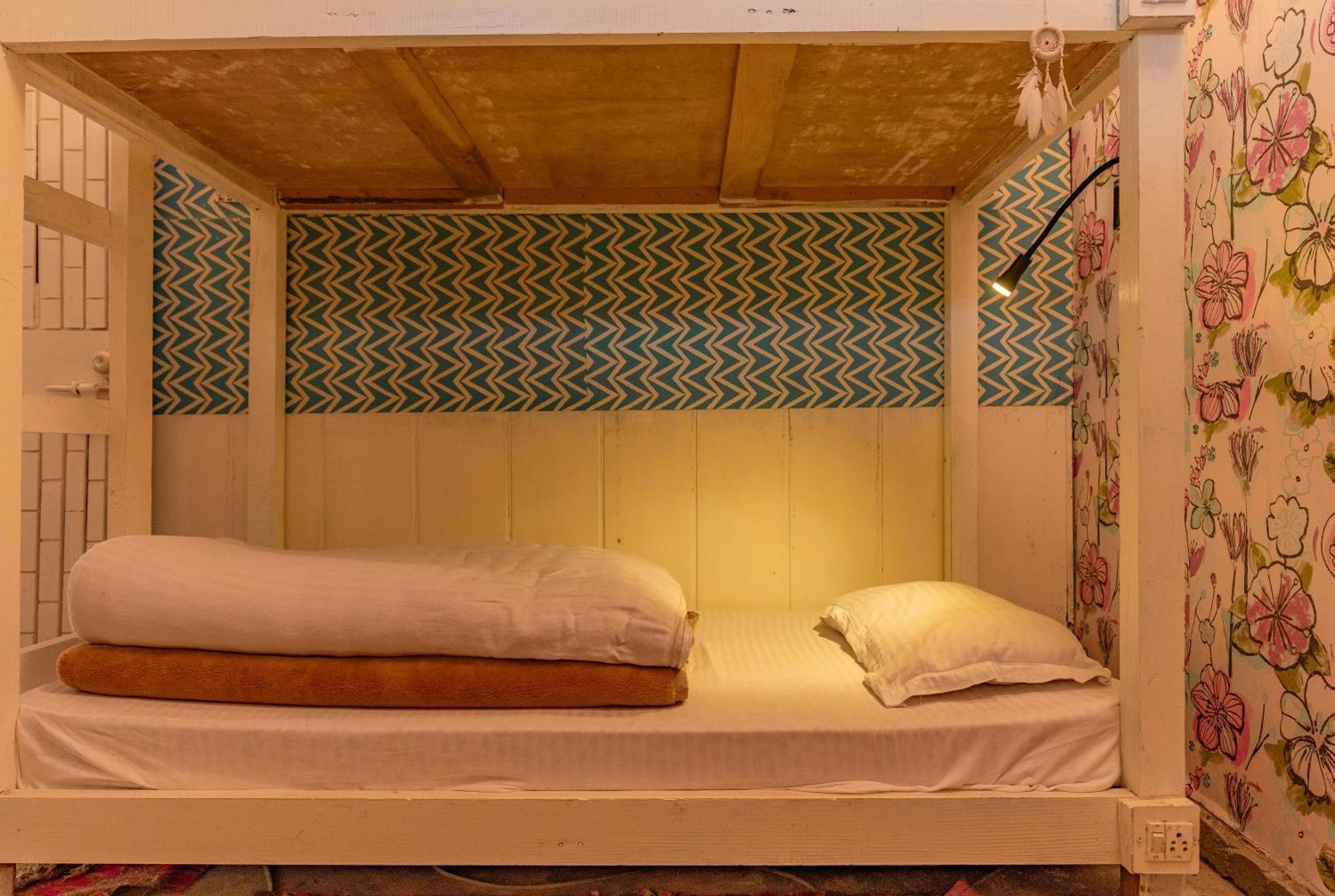 Firgun Chapter Shoja Hostel ภายนอก รูปภาพ