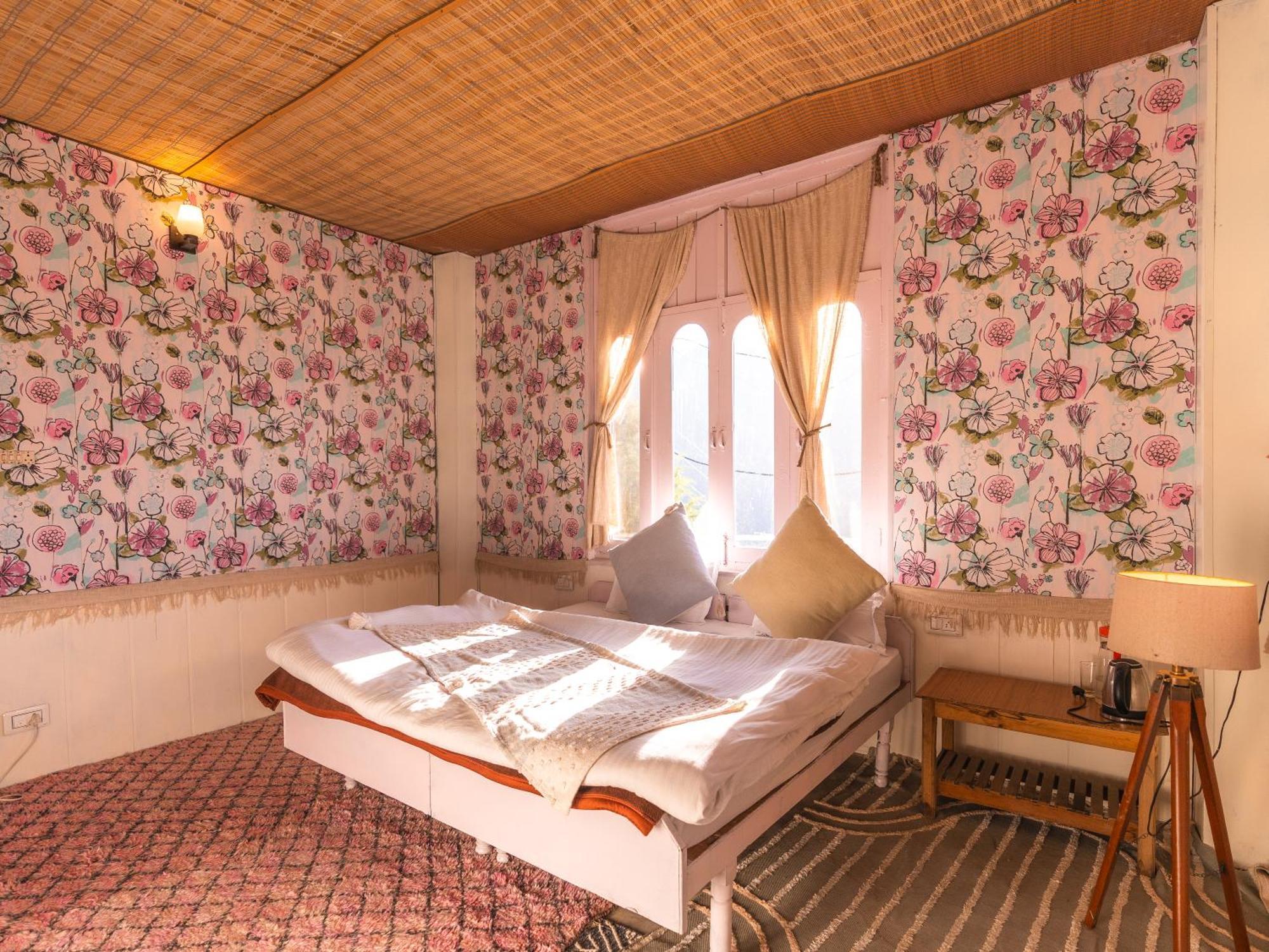 Firgun Chapter Shoja Hostel ภายนอก รูปภาพ