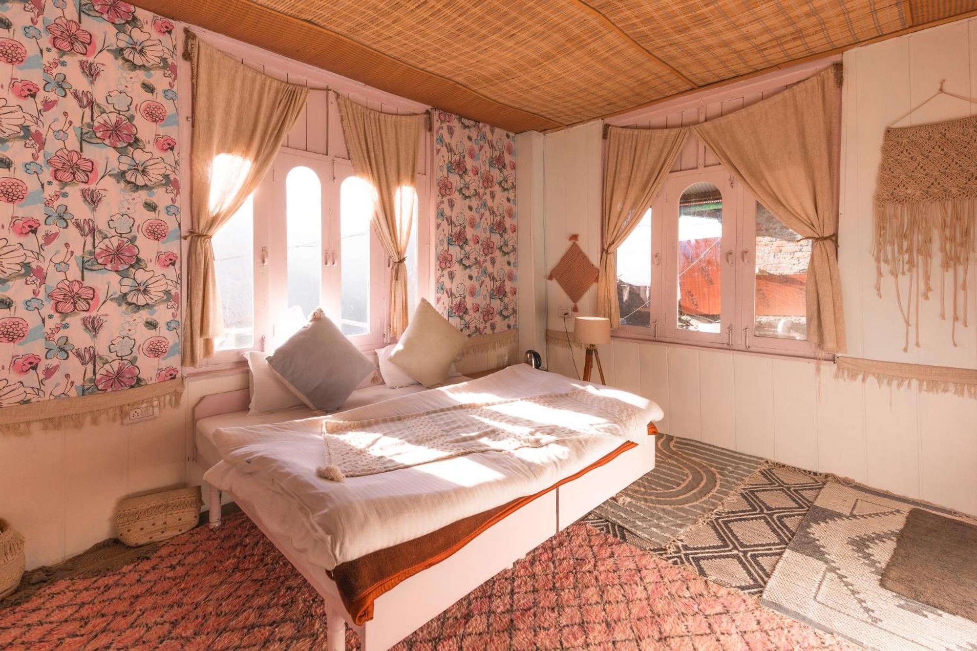 Firgun Chapter Shoja Hostel ภายนอก รูปภาพ